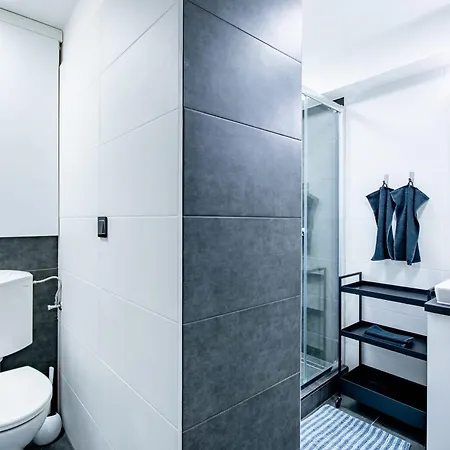 - - Stylish - Quiet Sleep Appartement